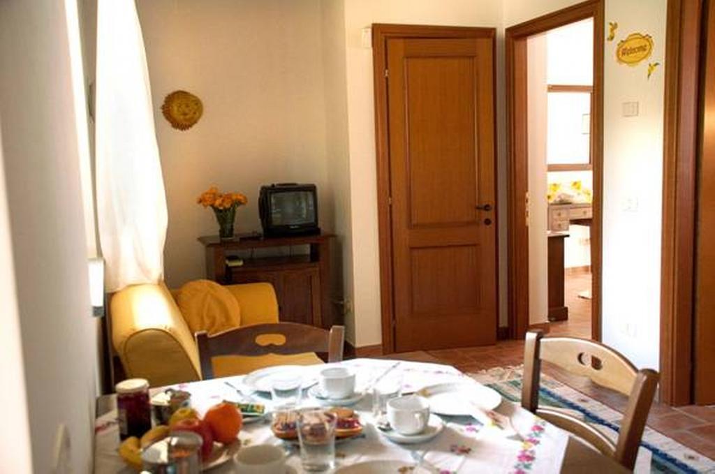 Il Poggio Delle Ginestre Guest House Торджано Екстериор снимка