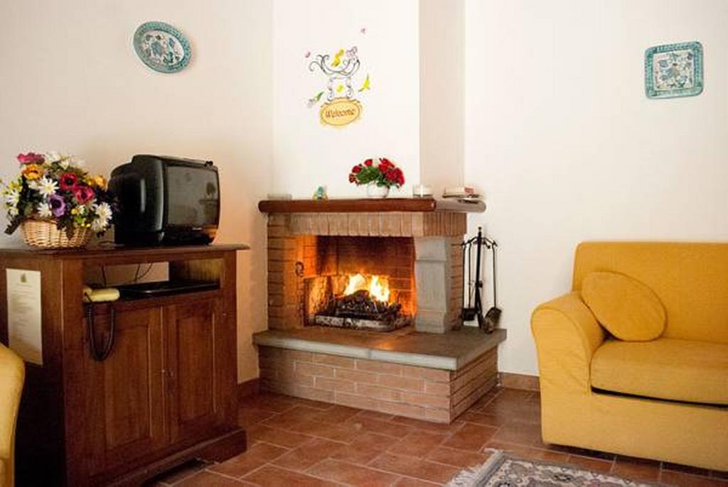 Il Poggio Delle Ginestre Guest House Торджано Екстериор снимка