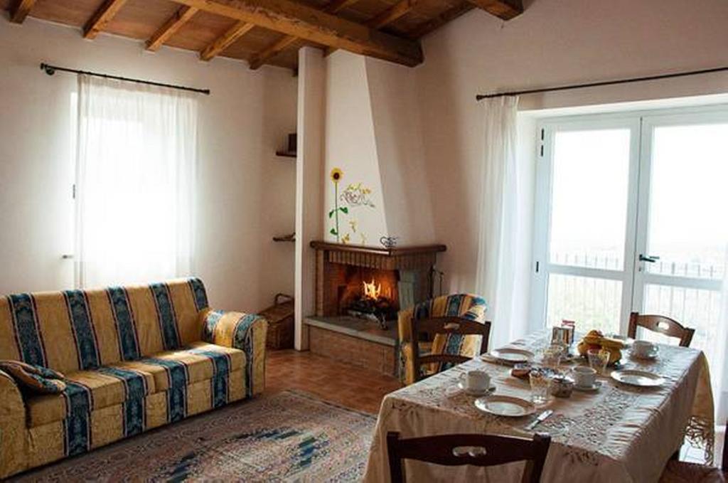 Il Poggio Delle Ginestre Guest House Торджано Екстериор снимка